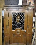 Парадная дверь со стеклом и ковкой HomeDoors