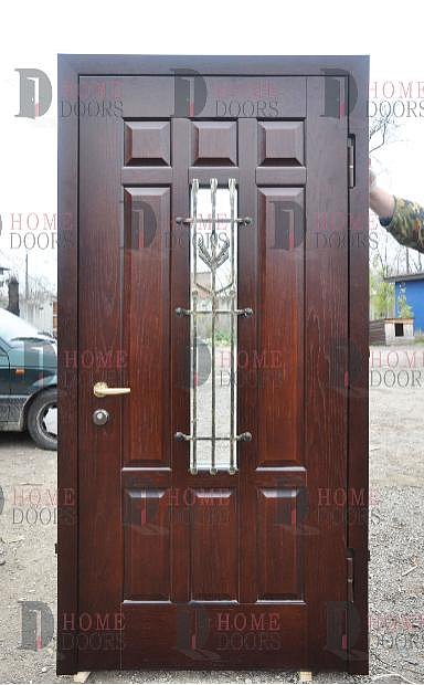 Парадная дверь со стеклом и ковкой HomeDoors