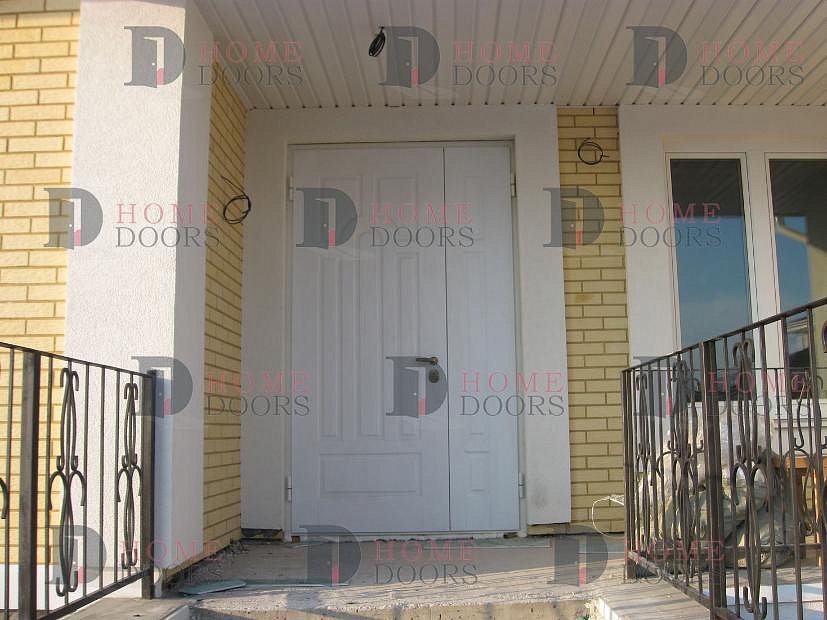 Дверь в подъезд