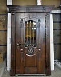 Парадная дверь со стеклом и ковкой HomeDoors