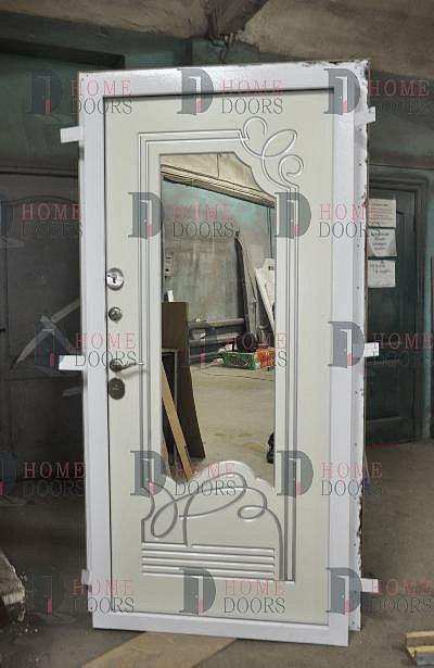 Входная дверь в квартиру с зеркалом HomeDoors
